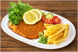 <u>Wordt geserveerd met friet, rijst, rauwkorst en saus </u>