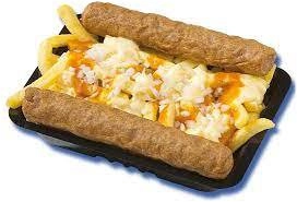 Heerlijke frietjes met speciaalsaus, en 2 frikandellen